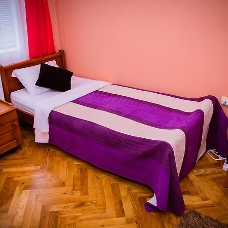 Vila Ile De France Novi Sad Buitenkant foto