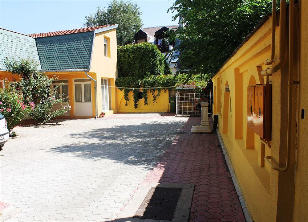 Vila Ile De France Novi Sad Buitenkant foto