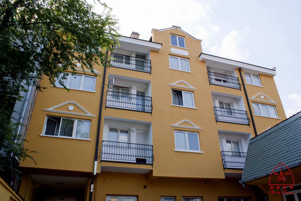 Vila Ile De France Novi Sad Buitenkant foto