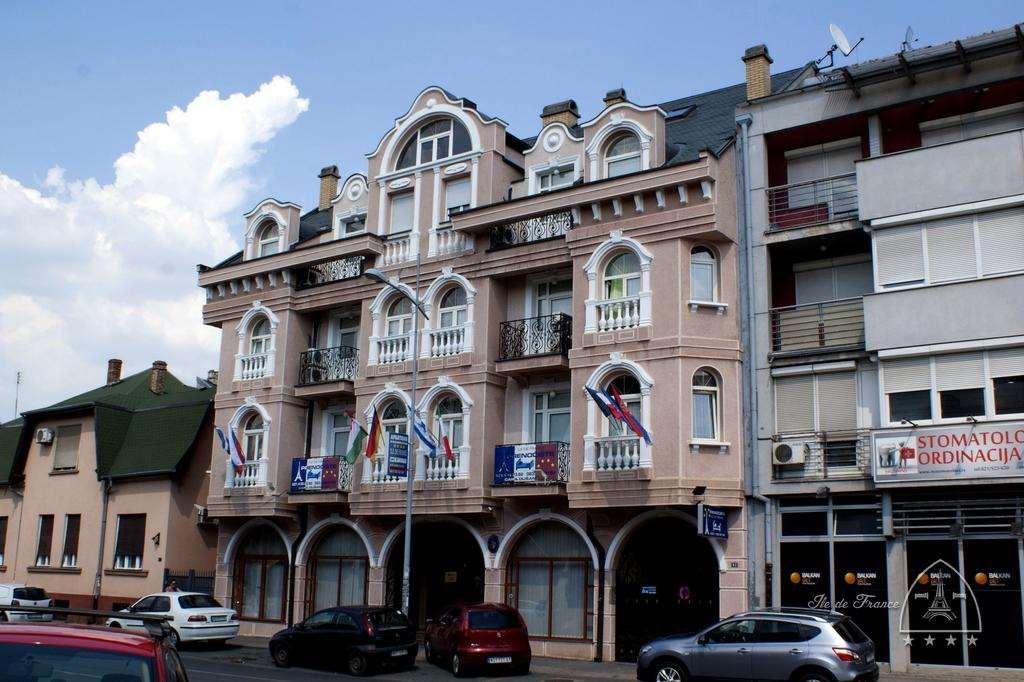 Vila Ile De France Novi Sad Buitenkant foto